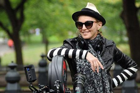 Мадонна снимет автобиографический фильм